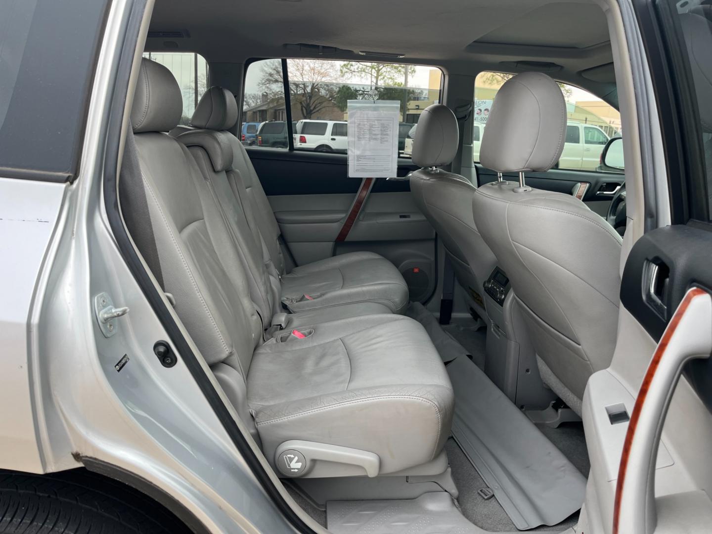 2008 SILVER /gray Toyota Highlander (JTEDS42A882) , Automatic transmission, located at 14700 Tomball Parkway 249, Houston, TX, 77086, (281) 444-2200, 29.928619, -95.504074 - Photo#12